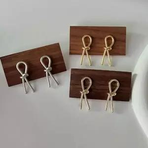 [하프클럽/]리본 귀걸이 데일리 꼬임 은도금 패션 s925 원피스