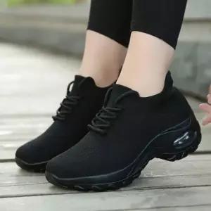 여성 에어 워킹화 키높이운동화 스니크즈 올블랙