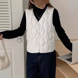 [릴룸]여성 브이넥 덕다운 경량 조끼
