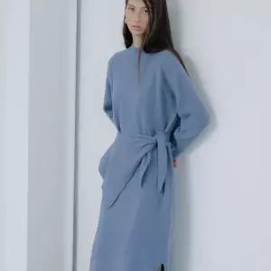 [롯데백화점]쥬크 홀가먼트 롱 원피스 숄 니트 머플러 Z254KSE002