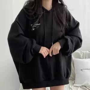 [리빌모아]여자 오버핏 레터링 포켓 후드 맨투맨 DMSW-TSS-SLKTA16-블랙