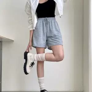 [다잇템] 여자 트랙수트 와이드핏 고무줄 클래식 4부 무채색 반바지