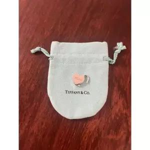 미국 티파니 앤 코Tiffany Co의 단종된 XOXO 하트 오픈클로즈 잠금장치 참 펜던트 또는 팔찌용 30666826438