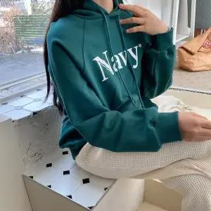 [신세계라이브쇼핑][옷자락] 여자 라운드넥 네이비 레터링 나그랑 빅 오버핏 캥거루 후드티