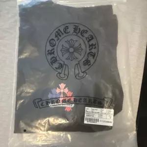 미국 크롬 하츠 블랙 코튼 티셔츠 멀티컬러 크로스 디자인 남성용 S 사이즈 406851389411