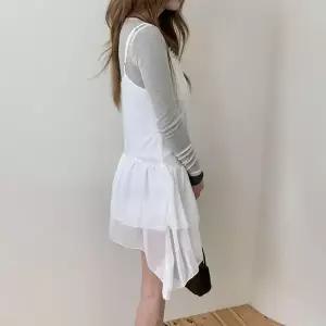 [하프클럽/]여성 브이넥 레이스 프릴 레이어드 미니 드레스