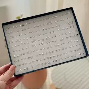 [하프클럽/]200개 귀걸이 섬세한 남자 실버 커플 선물 보통