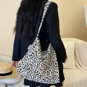 쓰러담아) 패턴 에코백 호보백 빅백 여행가방 캔버스 캔버스백 데일리백 가벼운가방