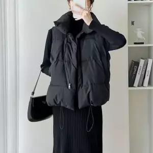 루즈핏 하이넥 패딩조끼 2color 0506 남성 패딩조끼 청조끼 니트 여성 여성 데일리 베스트 프린팅 조끼 데