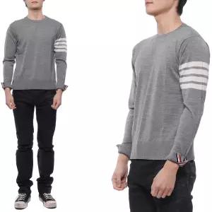 [롯데백화점]톰브라운 23FW 남성 사선 완장 울 니트 MKA002A Y1014 058 23F