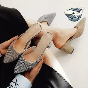 세련된 체크 디자인 여성 펌프스 힐 트렌디한 체크뮬 여성구두 뽀족코힐 가보시 블로퍼