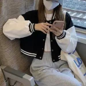 [하프클럽/셀러허브_여성트랜드패션]여성 콘트라스트 야구 세미크롭 환절