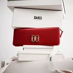 닥스 액세서리 26SS [프리미엄] [ALEXA] 알렉사 레드 가죽 고급 크리스탈 장식 DD로고 지퍼돌이 장지갑 DC