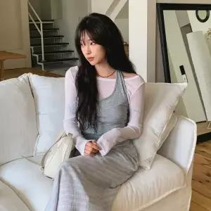 여자 마원단 코디 슬림핏 홀터네크 SS 스웨터 긴치마 투피스