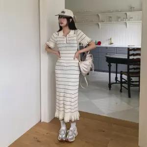 여자 슬림핏 반팔 넥 줄지 니트 밑단 프릴 롱원피스