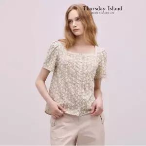 [Thursday Island] 레이스 스퀘어넥 패턴 블라우스 T244MBL242W)