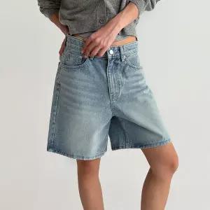 [하프클럽/옷자락]여자 여름 4부 와이드핏 워싱 논스판 심플 청반바지