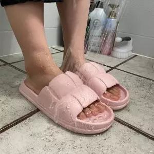 [셀러에이드]쿠션 슬리퍼 핑크 거실 여성용 뚱카롱 층간소음실내화