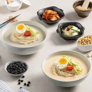 진하고 부드러운 순수한 콩물 서리태 백태 콩국수 콩국물