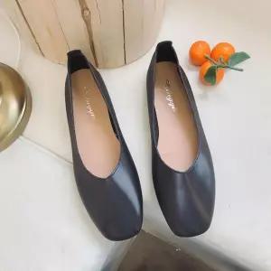 [옷자락]여자 데일리 컬러 심플 클래식 사각코 유광 플랫슈즈_P422300892