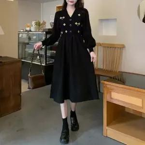 플라워 자수 브이넥 플레어 롱 니트 원피스