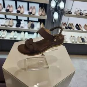 엘칸토 HC10 양가죽꼬임보석투웨이샌들 여성양가죽통굽컴포트샌들브라운4cm LCWW26U62