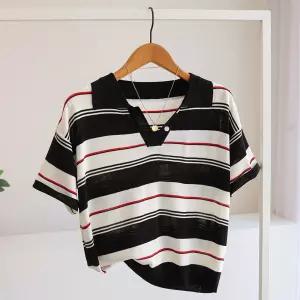 [잇수다] 파키에 스트라이프 루즈핏 브이넥 카라 반팔 니트