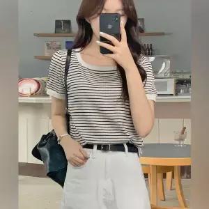 핫핑 델리안 배색 스트라이프 스쿼어넥 반팔티셔츠