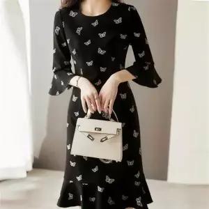 나비패턴 원피스 H라인 절개 나팔소매 플레어 디자인