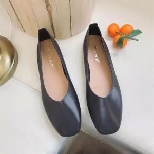여자 데일리 컬러 심플 클래식 사각코 유광 플랫슈즈