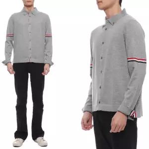 [롯데백화점]톰브라운 24FW 남성 암밴드 울 셔츠 가디건 MKL005A Y1002 055 24F