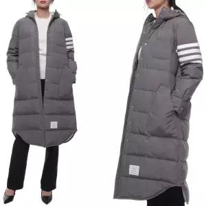 [롯데백화점]톰브라운 24FW 여성 사선 스트라이프 다운 롱패딩 FOD025X 05222 035 24F