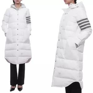 [롯데백화점]톰브라운 24FW 여성 사선 스트라이프 다운 롱패딩 FOD025X 05222 100 24F