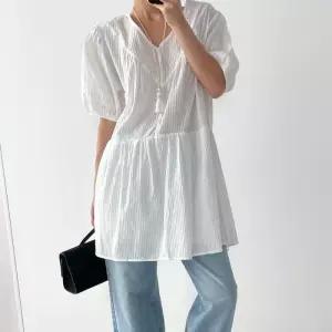 [옷자락]여자 여름 박시 버튼 브이넥 줄무늬 퍼프 미니 원피스