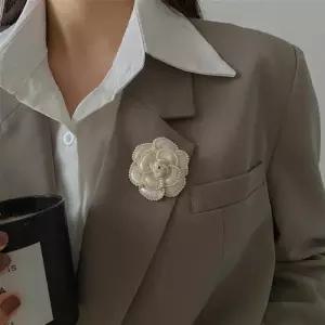 [루즈루나]사르데 진주 자개 꽃 정장 자켓 혼주 한복 브로치