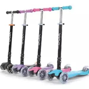 어린이 킥보드 논슬립 아동세발 유아용 아동용 킥보드 안전 발광 접이식 야외용 폴딩 활동 야외 중심 3륜