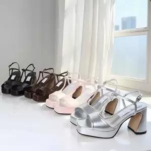 [바닐라슈] 여성 올리비에 T스트랩 청키굽 가보시샌들(8cm)