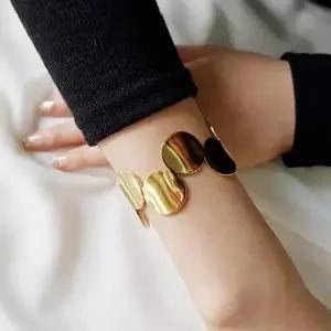 여자 고급 신주 브라스 오픈형 프리사이즈 빅도트 라운드 뱅글 팔찌