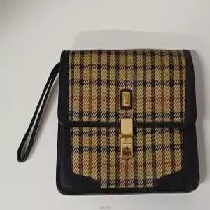 명품 영국 명품 브랜드 닥스(DAKS 정품)의 스테디셀러 체크 멋진 남성 클러치백 손가방 세컨백 맨스백 지갑