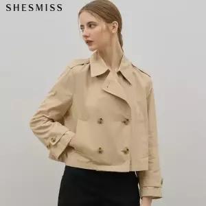 [쉬즈미스][쉬즈미스(SHESMISS)] 경쾌한 더블버튼 숏 트렌치코트 (택가격 278000원)
