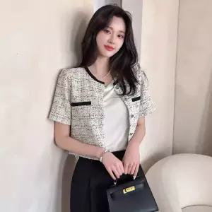 [모리스커밍홈] 트리밍 클래식 트위드 반팔 크롭 자켓_M2604JK037B