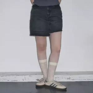 레더리LEATHERY 디바이드 데님 미니 스커트 BLACK