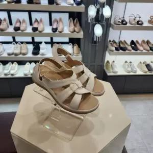 엘칸토 HC10 쿠션컴포트샌들화이트4cm 여서양가죽데일리쿠셔닝컴포트샌들4cm LCWW53U6