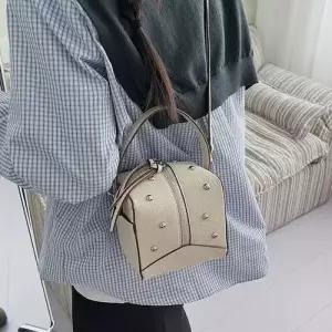 천진반 여성 데일리룩 가방 미니백 소프트 기하학 스트랩 숄더 겸 크로스백 KUK5