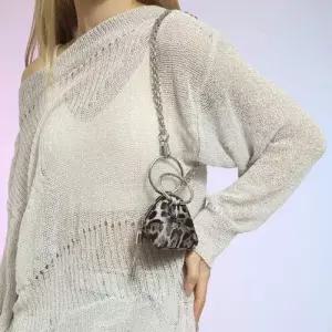 천진반 여성용 데일리룩 가방 미니백 슬림핏 키홀더 숄더백 체인 크로스백 KUK5