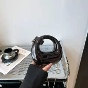 천진반 여성 데일리룩 가방 미니백 토트백 체인 클러치 잔돈 디너쇼백 크로스백 KUK5