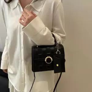 천진반 여성 하계 오피스룩 숄더 가방 트렌드 데일리룩 미니백 체인백 KUK2