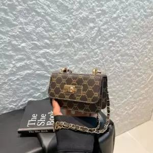 천진반 여성용 가을 캐주얼 데일리룩 가방 미니백 숄더 체인 스퀘어백 페미닌크로스백 KUK3