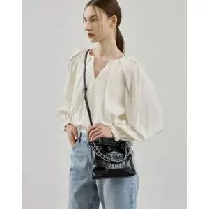 [NS홈쇼핑][헤지스ACC]HIBA6E543SV  H패치 블랙 레더 퀼팅 실버체인 호보 숄더백 S..