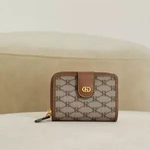 [NS홈쇼핑][헤지스ACC] HIWA6E835W1 [헤리아토] H장식 브라운 시그니처 패턴 가죽반지갑..